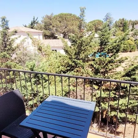 Great Apt With Terrace In Villeneuve-Les-Avignon Villeneuve-lès-Avignon